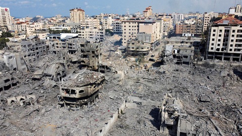 Quang cảnh một khu phố bị phá hủy trong cuộc tấn công của Israel ở thành phố Gaza, ngày 10-10 - Ảnh: REUTERS Quang cảnh một khu phố bị phá hủy trong cuộc tấn công của Israel ở thành phố Gaza, ngày 10-10 - Ảnh: REUTERS