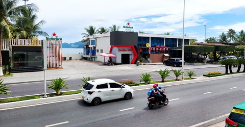 Vũ trường, massage tầng ngầm khu Bốn Mùa Nha Trang vẫn chưa an toàn PCCC - Ảnh 1. Khu du lịch Bốn Mùa Nha Trang bao gồm các nhà hàng nổi E-Land Four Seasons và vũ trường Paradise Club ngầm dưới mặt tầng tại bãi biển Nha Trang (Khánh Hòa) - Ảnh: PHAN SÔNG NGÂN