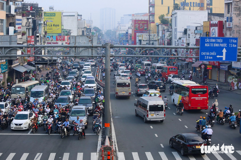 TP.HCM mờ ảo trong mù và mây - Ảnh 9. Sương mù và mù bản chất vật lý giống nhau nhưng sương mù tầm nhìn sẽ hạn chế hơn mù