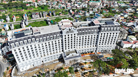 Khách sạn lớn nhất Đà Lạt xây trái phép gần 4.500 m2 - Ảnh 1. Công trình khách sạn Merperle Dalat xây trái phép gần 4.500m2 - Ảnh: C.T.