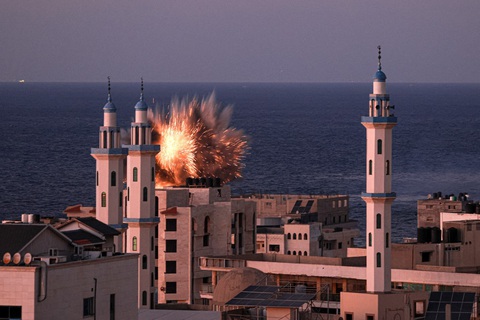 Công trình ở thành phố Gaza bị Israel không kích, ngày 12-10 - Ảnh: AFP Công trình ở thành phố Gaza bị Israel không kích, ngày 12-10 - Ảnh: AFP