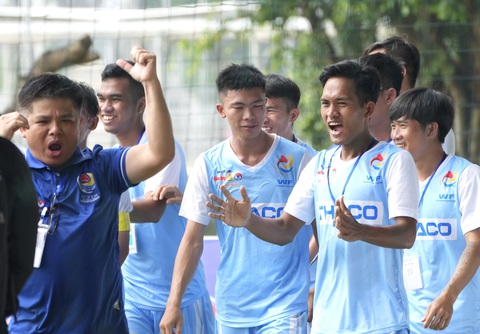 Tưng bừng khởi tranh Giải vô địch bóng đá công nhân toàn quốc 2023 khu vực Đông Nam Bộ - Ảnh 10. Các cầu thủ công nhân phấn khích tranh tài tại Giải vô địch bóng đá công nhân toàn quốc vòng loại Đông Nam Bộ - Ảnh: HỮU HẠNH