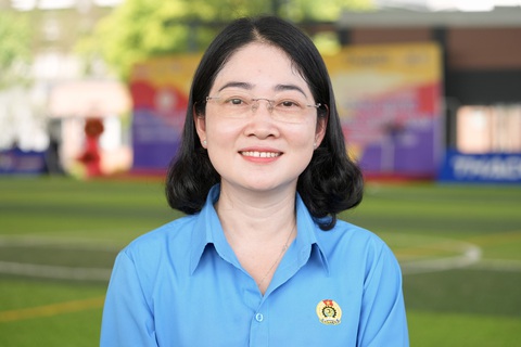 Giải bóng đá công nhân toàn quốc mang đến lợi ích thiết thực - Ảnh 3. Bà Nguyễn Kim Loan - chủ tịch Liên đoàn Lao động tỉnh Bình Dương - Ảnh: HỮU HẠNH