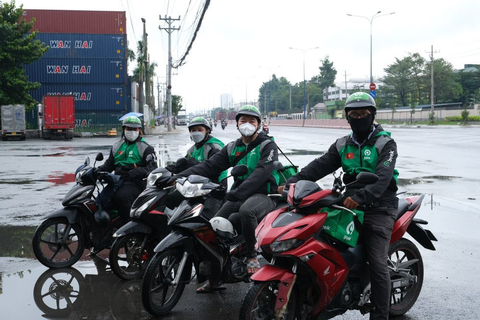 Người dân ở Bình Dương, Đồng Nai có thể đặt xe, gọi đồ ăn, giao hàng qua app Gojek - Ảnh 1. Đối tác tài xế xe hai bánh của Gojek ở các tỉnh Bình Dương và Đồng Nai.