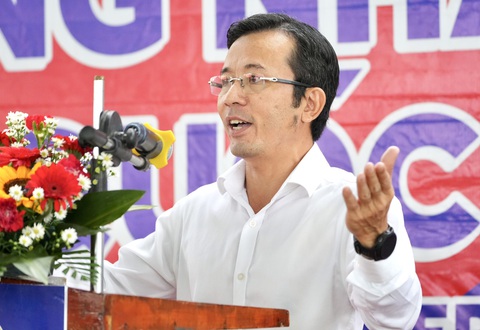 Tưng bừng khởi tranh Giải vô địch bóng đá công nhân toàn quốc 2023 khu vực Đông Nam Bộ - Ảnh 2. Ông Trần Xuân Toàn - phó tổng biên tập báo Tuổi Trẻ, trưởng ban tổ chức giải - phát biểu tại lễ khai mạc - Ảnh: HỮU HẠNH