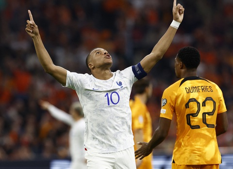 Mbappe ghi tuyệt phẩm giúp Pháp thắng Hà Lan - Ảnh 1. Mbappe rực sáng giúp Pháp hạ gục Hà Lan - Ảnh: REUTERS