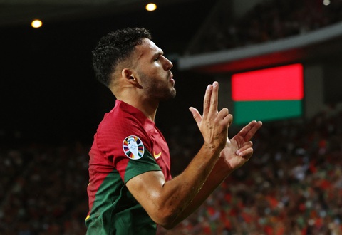 Ronaldo rực sáng giúp Bồ Đào Nha lấy vé dự Euro 2024- Ảnh 2. Ramos là người mở tỉ số - Ảnh: REUTERS