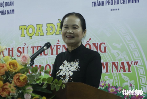 Nhà văn Bích Ngân mong muốn có một thư viện điện tử về những câu chuyện xoay quanh tuyến đường 1C để những người trẻ có thể đọc, hồi tưởng và sống lại một giai đoạn lịch sử hào hùng - Ảnh: HỒ LAM Nhà văn Bích Ngân mong muốn có một thư viện điện tử về những câu chuyện xoay quanh tuyến đường 1C để những người trẻ có thể đọc, hồi tưởng và sống lại một giai đoạn lịch sử hào hùng - Ảnh: HỒ LAM