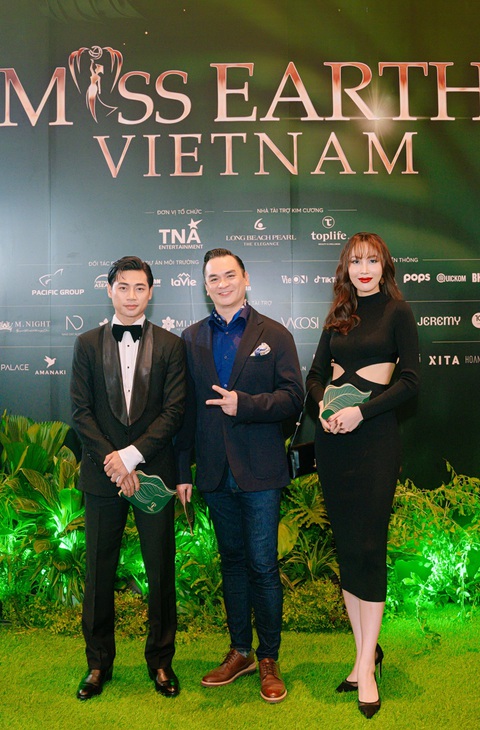 Hải Triều hở hết cỡ, khoe vẻ nữ tính trên thảm xanh Miss Earth Vietnam - Ảnh 11. Chuyên gia trang điểm Lợi Trần, diễn viên Đức Hải và Diệu Ngọc