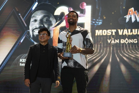 Saigon Heat áp đảo tại lễ tổng kết VBA Awards 2023 - Ảnh 3. Kentrell Barkley nhận danh hiệu VĐV xuất sắc nhất VBA 2023 - Ảnh: VBA