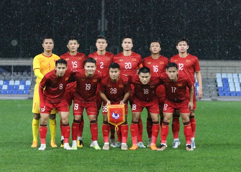 Quang Hải (19) trong đội hình xuất phát tuyển Việt Nam giao hữu với tuyển Uzbekistan - Ảnh: VFF Quang Hải (19) trong đội hình xuất phát tuyển Việt Nam giao hữu với tuyển Uzbekistan - Ảnh: VFF