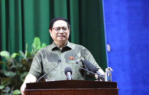 Thủ tướng: 'Từ đầu nhiệm kỳ đã đưa vào sử dụng 659km cao tốc' - Ảnh 1. Thủ tướng Phạm Minh Chính phát biểu tại buổi tiếp xúc cử tri TP Cần Thơ chiều 14-10 - Ảnh: CHÍ QUỐC