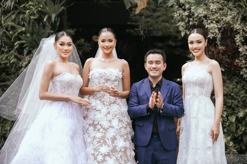 Top 3 Hoa hậu Hoàn vũ Việt Nam 2022 cùng nhà thiết kế Lê Thanh Hòa - Ảnh: KIẾNG CẬN TEAM Top 3 Hoa hậu Hoàn vũ Việt Nam 2022 cùng nhà thiết kế Lê Thanh Hòa - Ảnh: KIẾNG CẬN TEAM