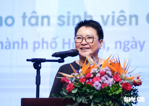 Nhà báo Trần Gia Bảo, phó tổng biên tập Báo Tuổi Trẻ, phát biểu tại lễ trao học bổng - Ảnh: TẤN LỰC Nhà báo Trần Gia Bảo, phó tổng biên tập Báo Tuổi Trẻ, phát biểu tại lễ trao học bổng - Ảnh: TẤN LỰC