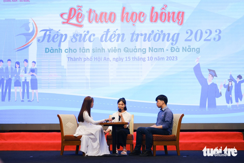Giao lưu với hai tân sinh viên Ngọc Hòa và Minh Khang tại chương trình - Ảnh: TẤN LỰC Giao lưu với hai tân sinh viên Ngọc Hòa và Minh Khang tại chương trình - Ảnh: TẤN LỰC
