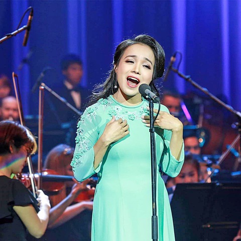 Là ai "tư duy thẩm mỹ tồi tàn"? - Ảnh 1. Ca sĩ Lan Anh kể từng bị chê “tư duy thẩm mỹ tồi tàn” khi hát bolero - Ảnh: FBNV