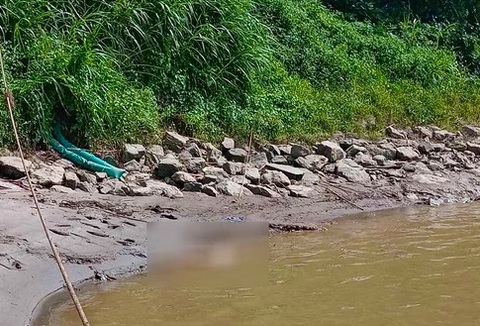 Công an Hà Nội thông tin về vụ cô gái 17 tuổi bị phân xác, phi tang xuống sông Hồng - Ảnh 1. Hiện trường vụ án - Ảnh: Người dân cung cấp