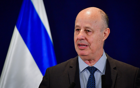 Israel sẽ không đàm phán trao đổi con tin với Hamas - Ảnh 1. Người đứng đầu Hội đồng an ninh quốc gia Israel Tzachi Hanegbi phát biểu trước báo giới ngày 14-10 - Ảnh: AVSHALOM SASSON