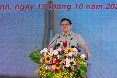 Gần 8.000 tỉ đồng xây dựng cầu Đại Ngãi, phá thế độc đạo quốc lộ 1 - Ảnh 4. Thủ tướng Phạm Minh Chính phát biểu tại buổi lễ khởi công cầu Đại Ngãi - Ảnh: MẬU TRƯỜNG