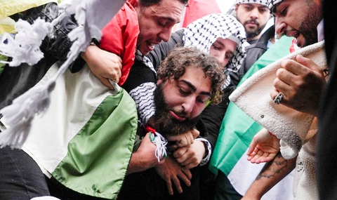 Những người ủng hộ Palestine trong cuộc tuần hành và biểu tình gần Nhà Trắng ngày 14-10 - Ảnh: REUTERS Những người ủng hộ Palestine trong cuộc tuần hành và biểu tình gần Nhà Trắng ngày 14-10 - Ảnh: REUTERS