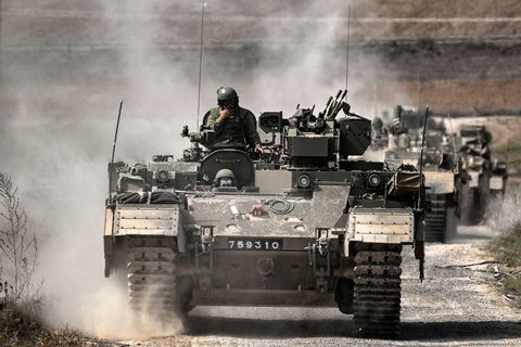 Lực lượng Israel dồn về biên giới với dải Gaza ngày 14-10 - Ảnh: AFP Lực lượng Israel dồn về khu vực biên giới với Dải Gaza ngày 14-10 - Ảnh: AFP