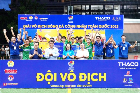 Giải vô địch bóng đá công nhân toàn quốc 2023 khu vực Bình Dương: Niềm vui trọn vẹn - Ảnh 1. Đội Công Đoàn Bình Dương 2 đăng quang chức vô địch Giải vô địch bóng đá công nhân toàn quốc 2023 khu vực Bình Dương - Ảnh: HỮU HẠNH