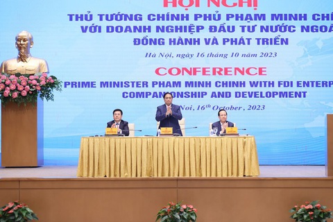 Thủ tướng gặp doanh nghiệp FDI: Nhà đầu tư Mỹ, châu Âu kiến nghị gì? - Ảnh 1. Thủ tướng chủ trì Hội nghị với doanh nghiệp đầu tư nước ngoài - Ảnh: VGP