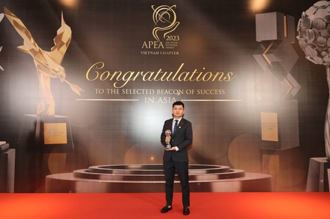 Bên cạnh hoạt động kinh doanh, KienlongBank còn được vinh danh tại hạng mục "Thương hiệu truyền cảm hứng" Châu Á - Thái Bình Dương vì những đóng góp với cộng đồng và xã hội Bên cạnh hoạt động kinh doanh, KienlongBank còn được vinh danh tại hạng mục "Thương hiệu truyền cảm hứng" Châu Á - Thái Bình Dương vì những đóng góp với cộng đồng và xã hội