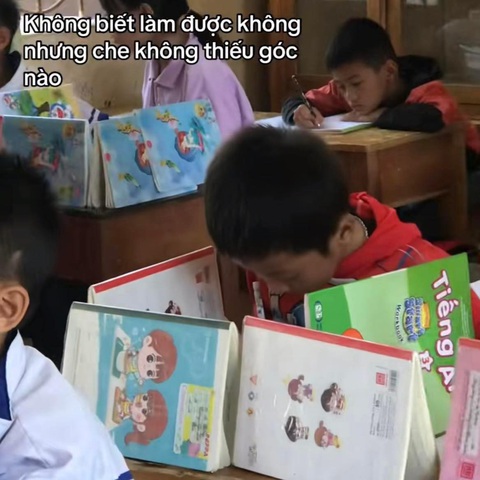 Ảnh vui 16-10: Che không thiếu góc nào vì sợ bạn nhìn trộm bài - Ảnh 1. Giúp bạn tránh việc nhìn trộm cũng là một điều tốt