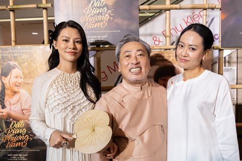 Ca sĩ Bùi Lan Hương, đạo diễn Nguyễn Quang Dũng và diễn viên Hồng Ánh trong một sự kiện mới đây - Ảnh: ĐPCC Ca sĩ Bùi Lan Hương, đạo diễn Nguyễn Quang Dũng và diễn viên Hồng Ánh trong một sự kiện mới đây - Ảnh: ĐPCC