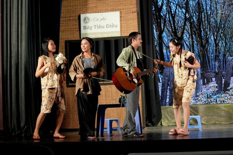 Tuấn Dũng ấn tượng với hóa thân người hát rong mù mơ ‘đời như ý’ - Ảnh 1. Gia đình Hai Đời do Tuấn Dũng, Kha Uy, Lê Lộc và Hoàng Yến thể hiện