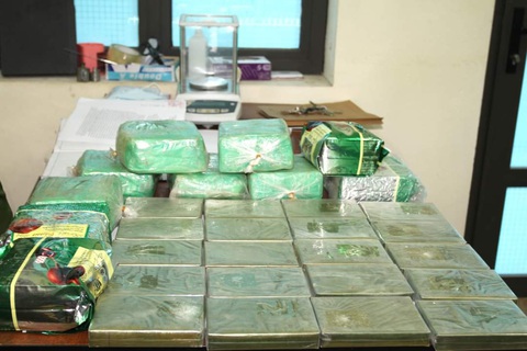 ma túy yên bái 20 bánh heroin và gần 10kg ma túy tổng hợp - Ảnh: Công an tỉnh Yên Bái