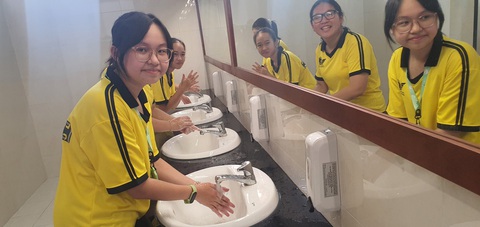 Sở giáo dục TP.HCM trực tiếp đi kiểm tra việc thu chi đầu năm học - Ảnh 1. Ngoài việc kiểm tra về việc thu chi đầu năm học, Sở Giáo dục và Đào tạo TP.HCM sẽ kiểm tra các nhà vệ sinh trường học - Ảnh: H.HG.