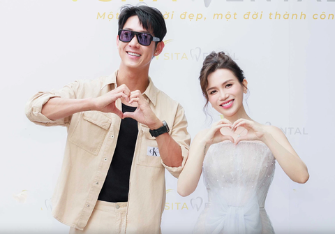 Song Luân điển trai khi tham dự lễ khai trương cơ sở kinh doanh của Sĩ Thanh. Sau khi gây ấn tượng với hàng loạt vai diễn ấn tượng, khán giả vẫn mong chờ anh có sự bứt phá mạnh mẽ trong lĩnh vực điện ảnh trong thời gian tới. Song Luân điển trai khi tham dự lễ khai trương cơ sở kinh doanh của Sĩ Thanh. Sau khi gây ấn tượng với hàng loạt vai diễn ấn tượng, khán giả vẫn mong chờ anh có sự bứt phá mạnh mẽ trong lĩnh vực điện ảnh trong thời gian tới