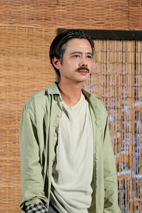 Tuấn Dũng ấn tượng với hóa thân người hát rong mù mơ ‘đời như ý’ - Ảnh 3. Tạo hình Hai Đời khi về già