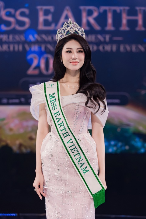 Đỗ Thị Lan Anh là người đẹp Việt Nam thi Miss Earth 2023. Đỗ Thị Lan Anh là người đẹp Việt Nam thi Miss Earth 2023.