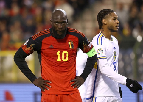 2 cổ động viên bị bắn chết, hoãn trận đấu vòng loại Euro 2024 giữa Bỉ - Thụy Điển- Ảnh 1. Romelu Lukaku đã ghi bàn vào lưới Thụy Điển trước khi trận đấu bị hoãn - Ảnh: Reuters