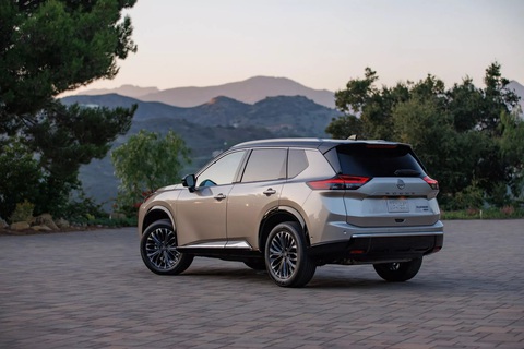 Nissan X-Trail 2024 ra mắt: Cải tiến nhẹ thiết kế, nâng cấp đáng kể công nghệ - Ảnh 2. Đèn hậu cũng là một yếu tố được đổi mới trên X-Trail facelift nhưng yêu cầu sự tinh ý cao hơn nhiều từ người dùng mới nhận ra được - Ảnh: Nissan