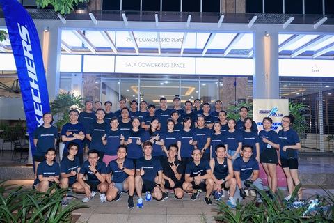 Hành trình ‘triệu bước chân vì nụ cười’ của Skechers Friendship Walk 2023 - Ảnh 3. Các thành viên của Skechers Running Club trong một buổi workshop tại TP.HCM