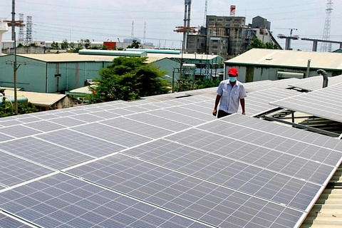 TP.HCM kiến nghị cơ chế mua bán điện mặt trời lắp trên mái nhà - Ảnh 1. Đã có trên 100.000 công trình trên cả nước lắp đặt hệ thống điện mặt trời mái nhà - Ảnh: NGỌC HIỂN