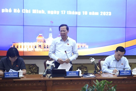 'Tham mưu mà cái gì cũng ủng hộ, đưa ra điểm mạnh rồi hò reo phấn khởi' - Ảnh 2. Chủ tịch UBND TP.HCM Phan Văn Mãi phát biểu kết luận - Ảnh: L.T