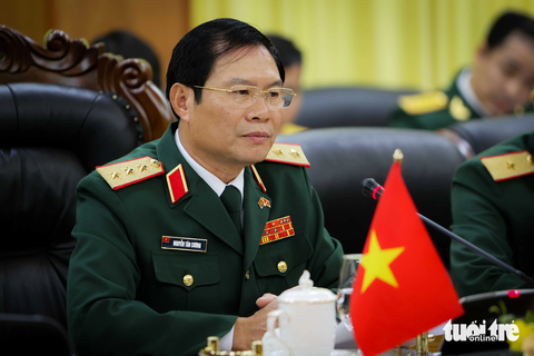 Thượng tướng Nguyễn Tân Cương chủ trì lễ đón Tổng Tư lệnh Quân đội Hoàng gia Campuchia - Ảnh 6. Thượng tướng Nguyễn Tân Cương tin tưởng dưới sự lãnh đạo của Chủ tịch Đảng Nhân dân Campuchia (CPP) cầm quyền, Samdech Techo Hun Sen, Chính phủ và Thủ tướng Hun Manet, Campuchia sẽ giành được nhiều thành tựu to lớn hơn nữa trong thời gian tới