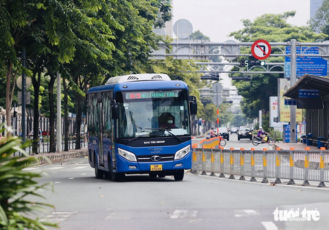 Nhiều tuyến xe buýt ở TP.HCM thay đổi lộ trình, thời gian chạy - Ảnh 1. Tuyến xe buýt số 65 (Bến Thành - Cách Mạng Tháng Tám - bến xe An Sương) cũng được điều chỉnh lịch chạy trong đợt này - Ảnh: CHÂU TUẤN