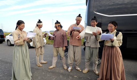 Màn cameo của Yoo Jae Suk, Haha trong My Dearest bị chê phản cảm - Ảnh 1. 6 nghệ sĩ Yoo Jae Suk, Haha, Lee Yi Kyung, Lee Mi Joo, Park Jin Joo và Joo Woo Jae đọc kịch bản My Dearest chuẩn bị cho cảnh quay