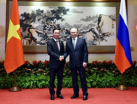 Chủ tịch nước Võ Văn Thưởng mời Tổng thống Nga Vladimir Putin thăm Việt Nam - Ảnh 1. Chủ tịch nước Võ Văn Thưởng gặp Tổng thống Nga Vladimir Putin - Ảnh: TTXVN