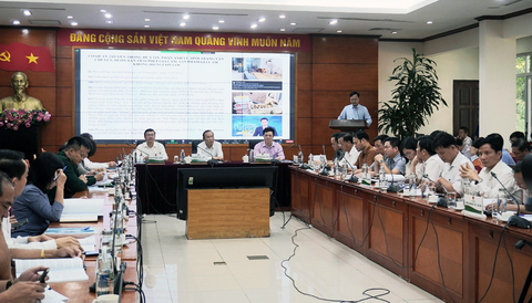 Heo, bò, gà,... nhập lậu ồ ạt, chăn nuôi trong nước khó phát triển - Ảnh 1. Trước tình trạng 'nóng' về nhập lậu gia súc, gia cầm, Bộ Nông nghiệp và Phát triển nông thôn tổ chức họp để ngăn chặn - Ảnh: N.HUÂN