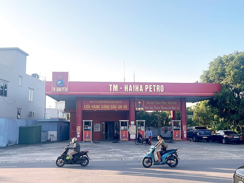 Sóng ngầm thị trường xăng dầu: Doanh nghiệp nợ thuế đầm đìa - Ảnh 2. Bộ Tài chính cho biết một số doanh nghiệp xăng dầu có vi phạm trong quản lý, trong đó có doanh nghiệp xăng dầu Hải Hà nợ thuế - Ảnh: KHÁNH LINH