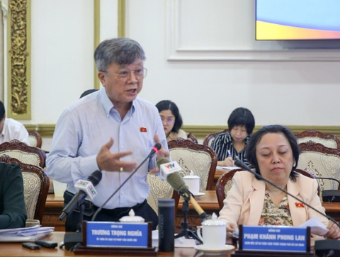 'Tham mưu mà cái gì cũng ủng hộ, đưa ra điểm mạnh rồi hò reo phấn khởi' - Ảnh 1. Đại biểu Trương Trọng Nghĩa nêu ý kiến - Ảnh: L.T