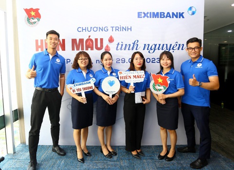 Eximbank tổ chức ngày hội hiến máu vì cộng đồng 2023 - Ảnh 3. Những hoạt động hướng về cộng đồng trở thành một trong những nét văn hóa được duy trì và phát huy tại Eximbank - Ảnh: EIB