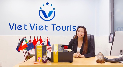 Thế Giới Nước Hoa ra mắt set quà tặng 20-10 độc đáo - Ảnh 3. Chị Yến - chủ doanh nghiệp Viet Viet Tourism - đã chọn set quà độc quyền của Thế Giới Nước Hoa làm quà tặng cho đối tác nữ